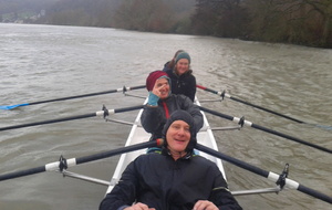 dire qu'ils payent pour ramer sous la pluie